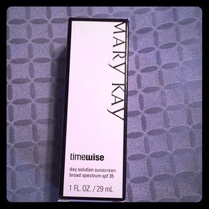 Mary Kay day solution sunscreen